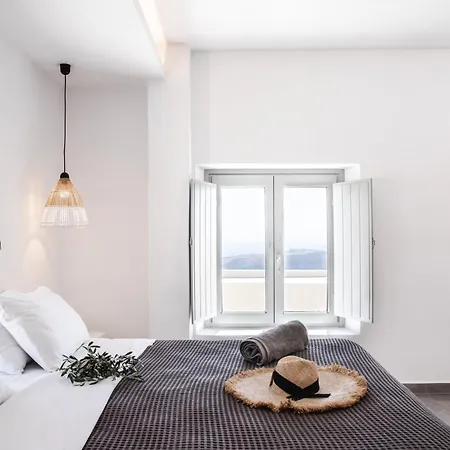 Caldera Cliff Illusion Aparthotel
